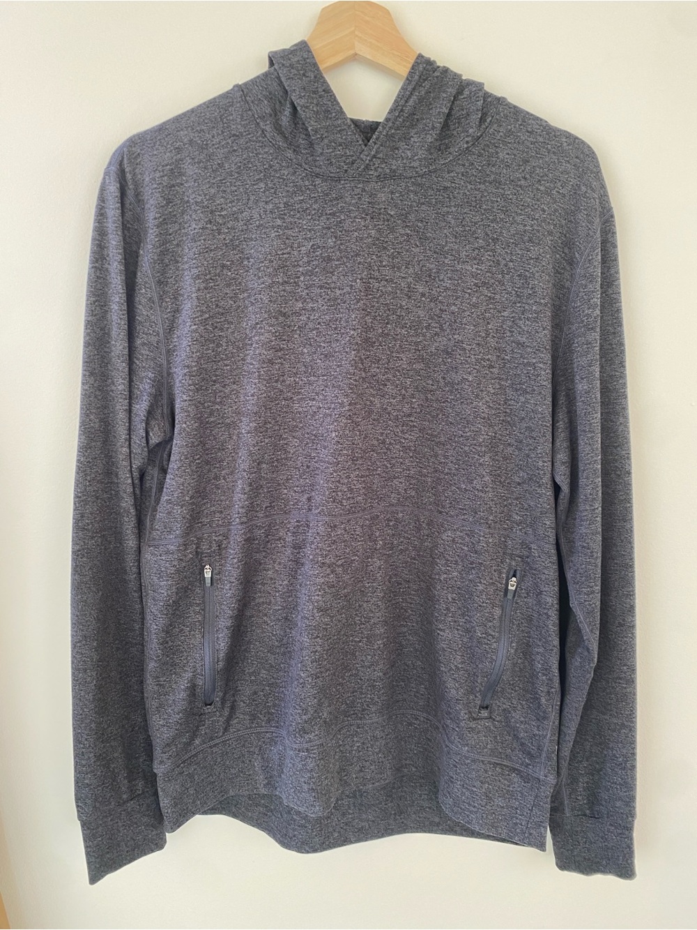 Vuori Ponto Performance pullover hoodie in a dark heather charcoal Size Medium